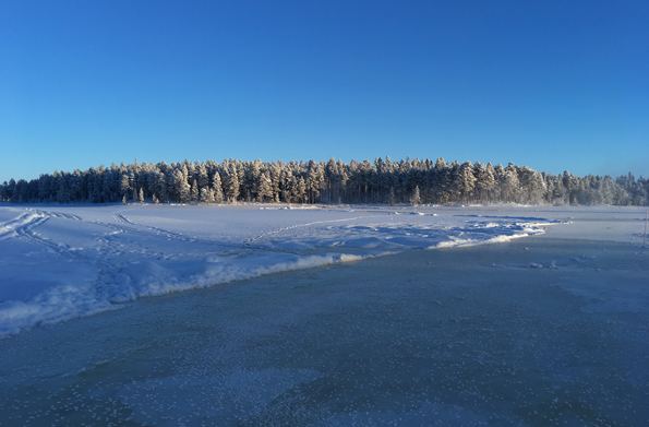 Kiantajärven Honkisaaren jäätie. Kuva: Ulla Lehtonen.