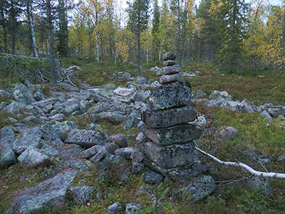 Ruijanpolun vanha kivimerkki.Kuva: Siiri Tolonen, Metsähallitus.