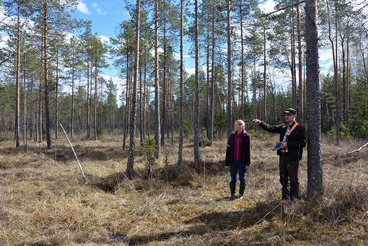 Alue-ekologisen suunnittelun suokohde projektin vetäjä Sini Haapalehti ja suunnittelija Arto Nygren