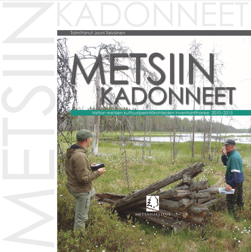 Kansikuva kirjasta ja kuvassa kaksi henkilöä järven laidalta löytyneen kulttuuriperintörakennuksen äärellä.