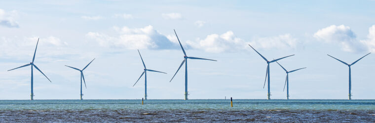 Tuulivoimaloita merell&auml;