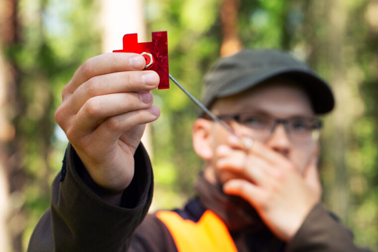 Mets&auml;n mittausta relaskoopin avulla.