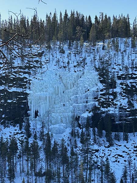 Jääputous rinteessä.