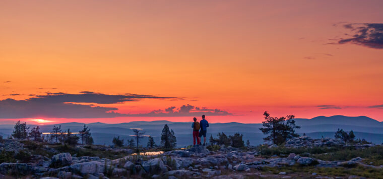 Auringonlasku Särkitunturin huipulla